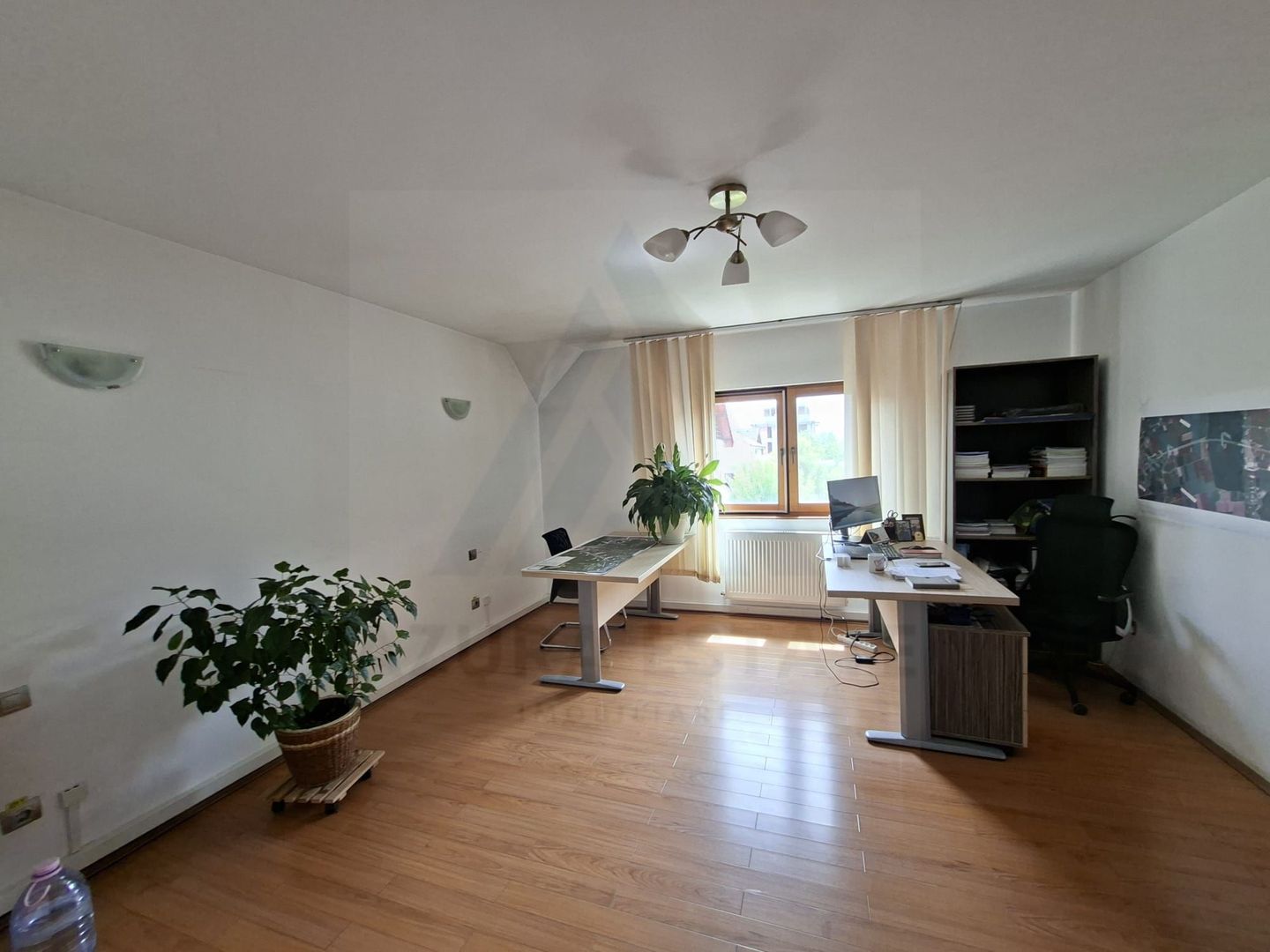 Spatiu birouri casa individuala curte proprie 9 birouri Selimbar - Poză 1