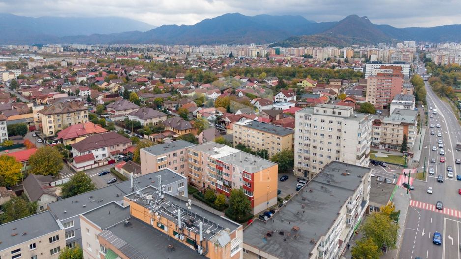 Triaj-Coresi-3 camere+2 bai-70 mp utili NERENOVAT - Poză 6