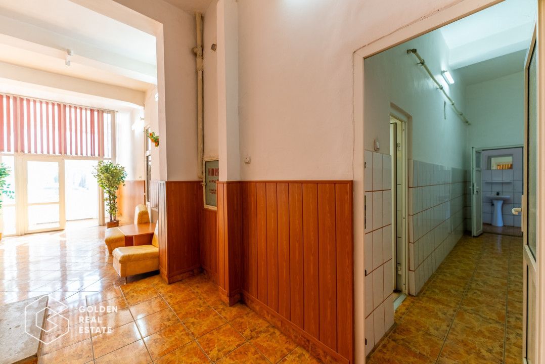 Cladire cu 24 camere, langa Castelul Regal Savarsin - Poză 6