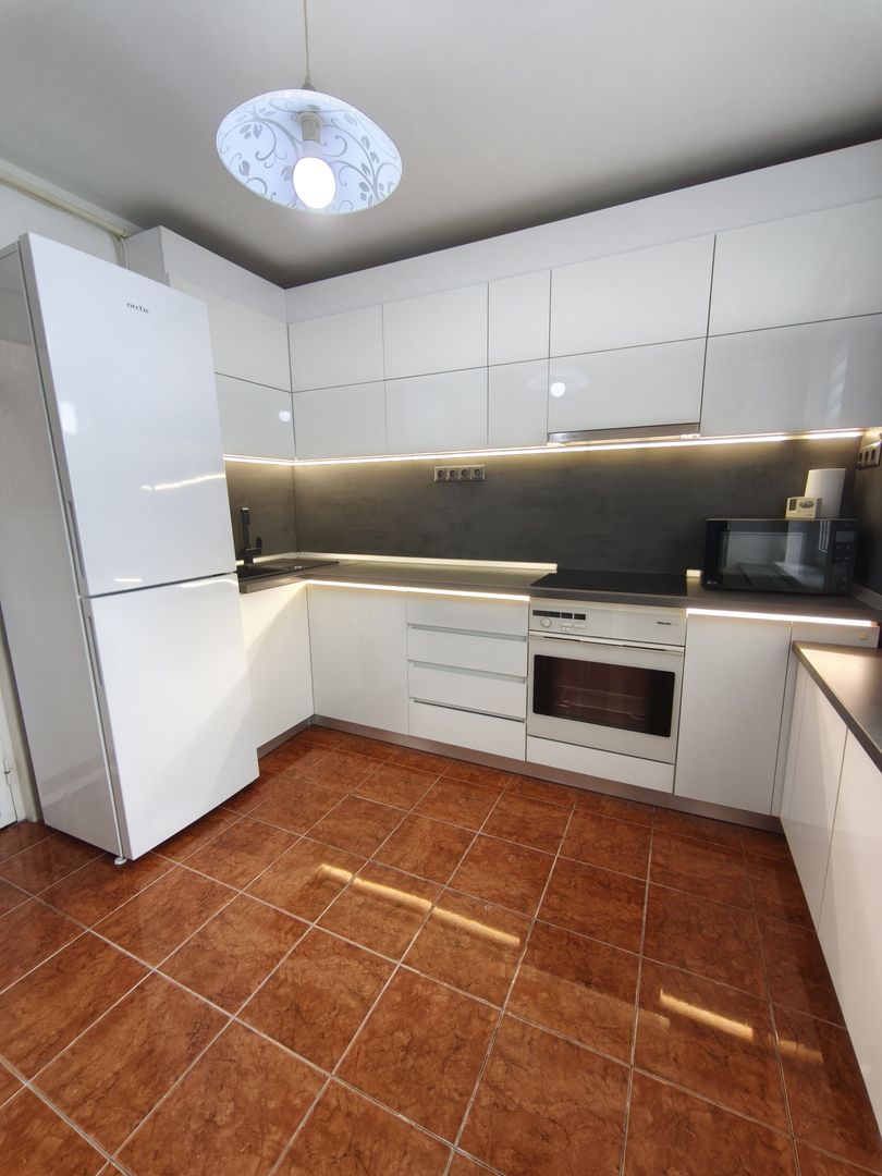 Apartament 3 camere Poli 2 – spatiu, lumina si priveliste - Poză 3