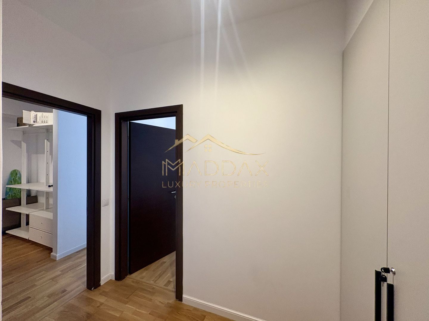 APARTAMENT de LUX cu 3 CAMERE cu Terasa si loc de parcare - Poză 19