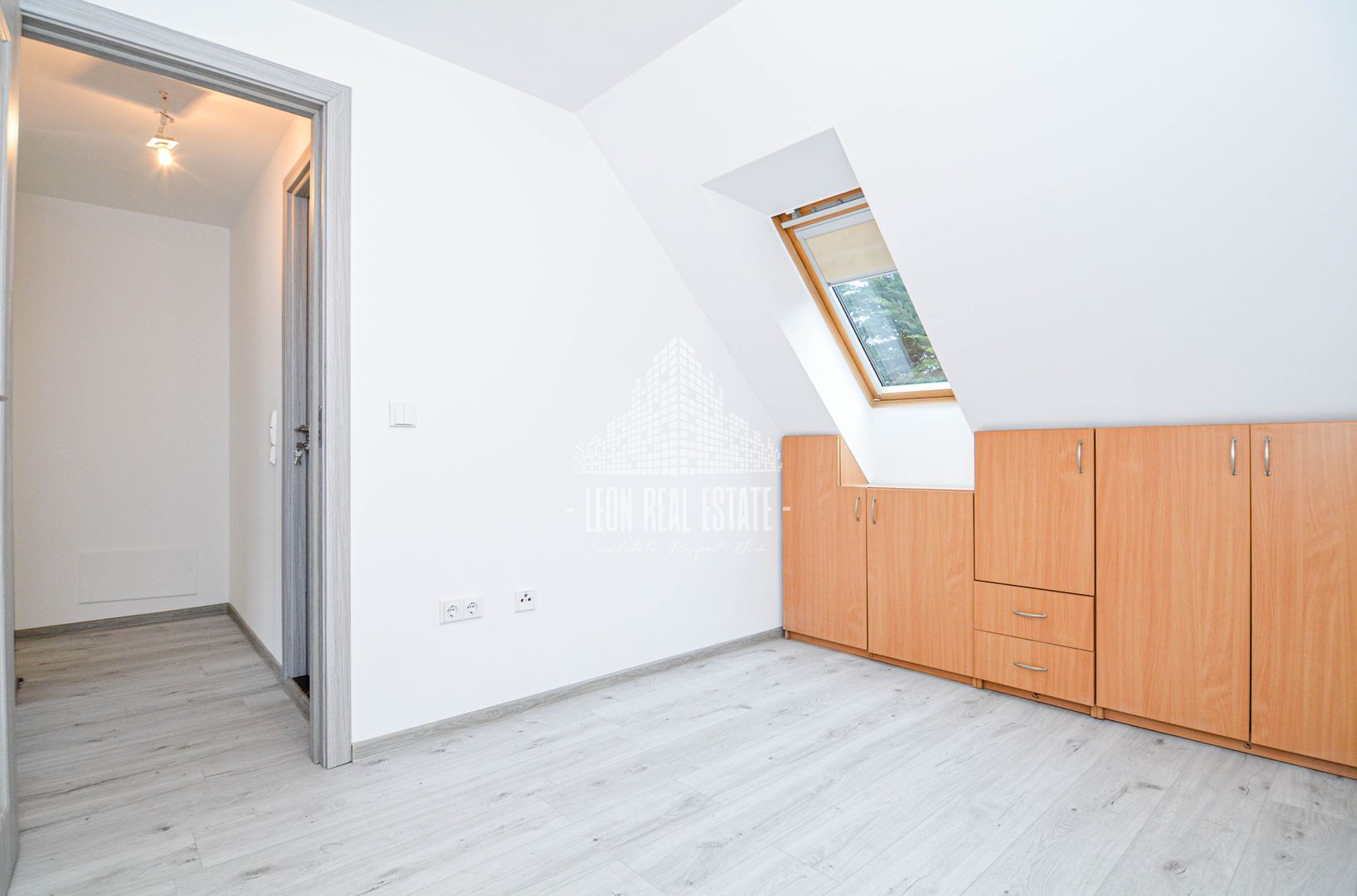 Casă înșiruită în prima parte a Florestiului, zona Stadion - Someșului - Poză 17