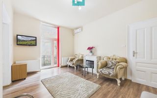 Apartament ultracentral, renovat, cu garaj - Poză 1