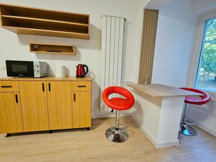 Apartament 2 camere. Decomandat. Cu Parcare.  La 5 min metrou Aparatorii Patriei - Poză 1