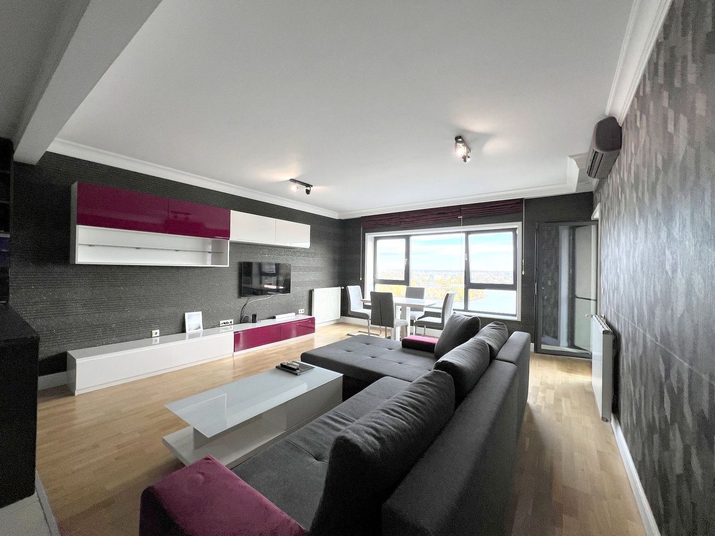 Vedere panoramica 2 camere | parcare Emerald Residence - Poză 2