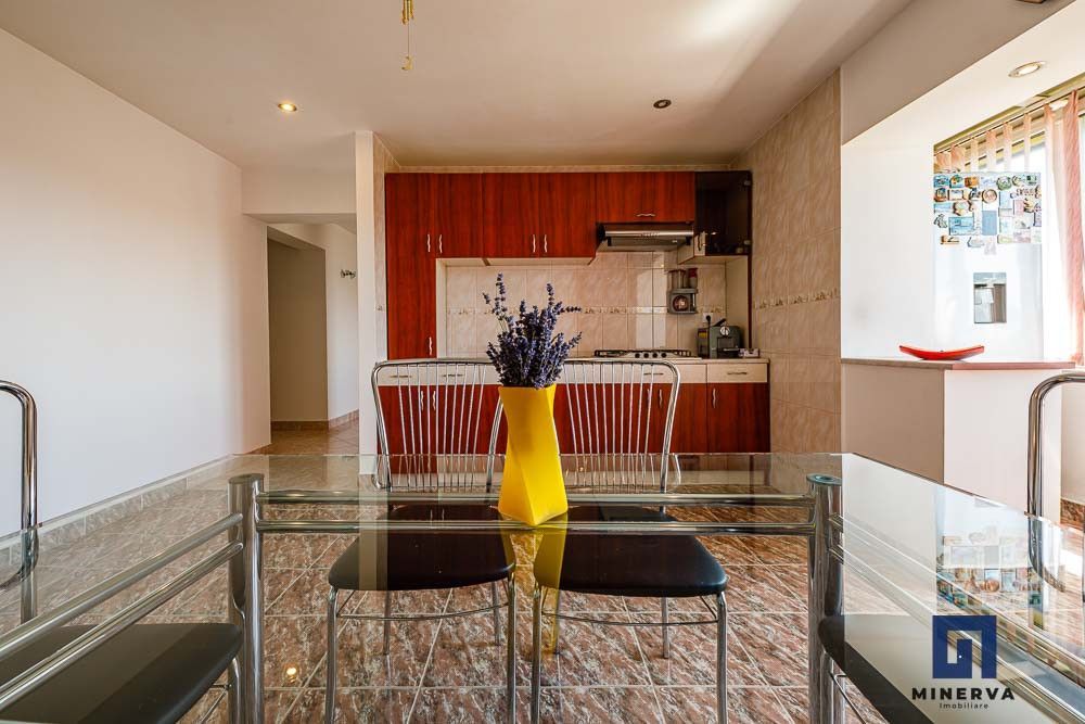 Apartament cu priveliste, 4 cam, decomandat – Zona Lipovei - Poză 10