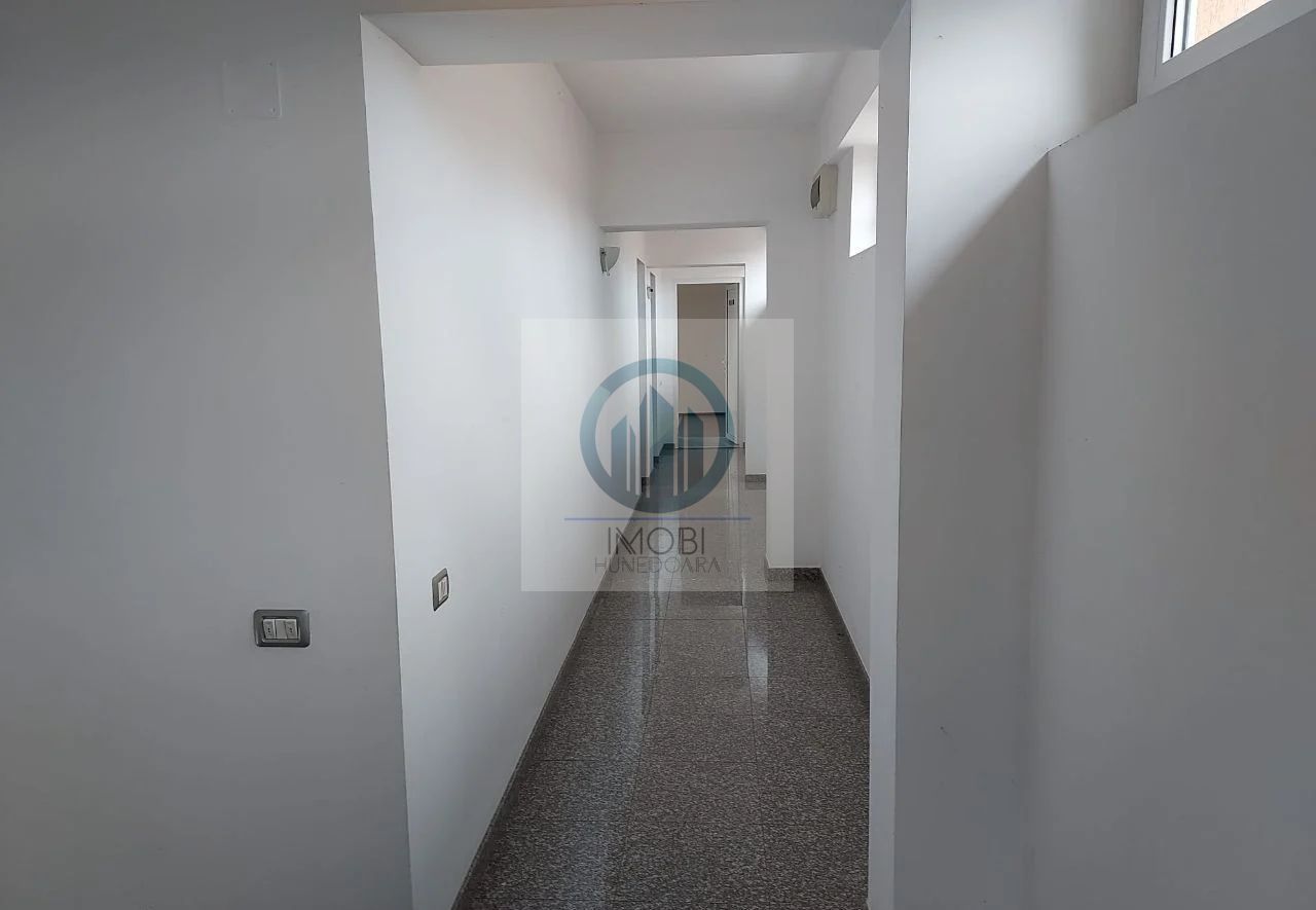 Cladire la cheie 2 ap si 8 garsoniere Deva cartier Grigoresc 495 mp - Poză 4