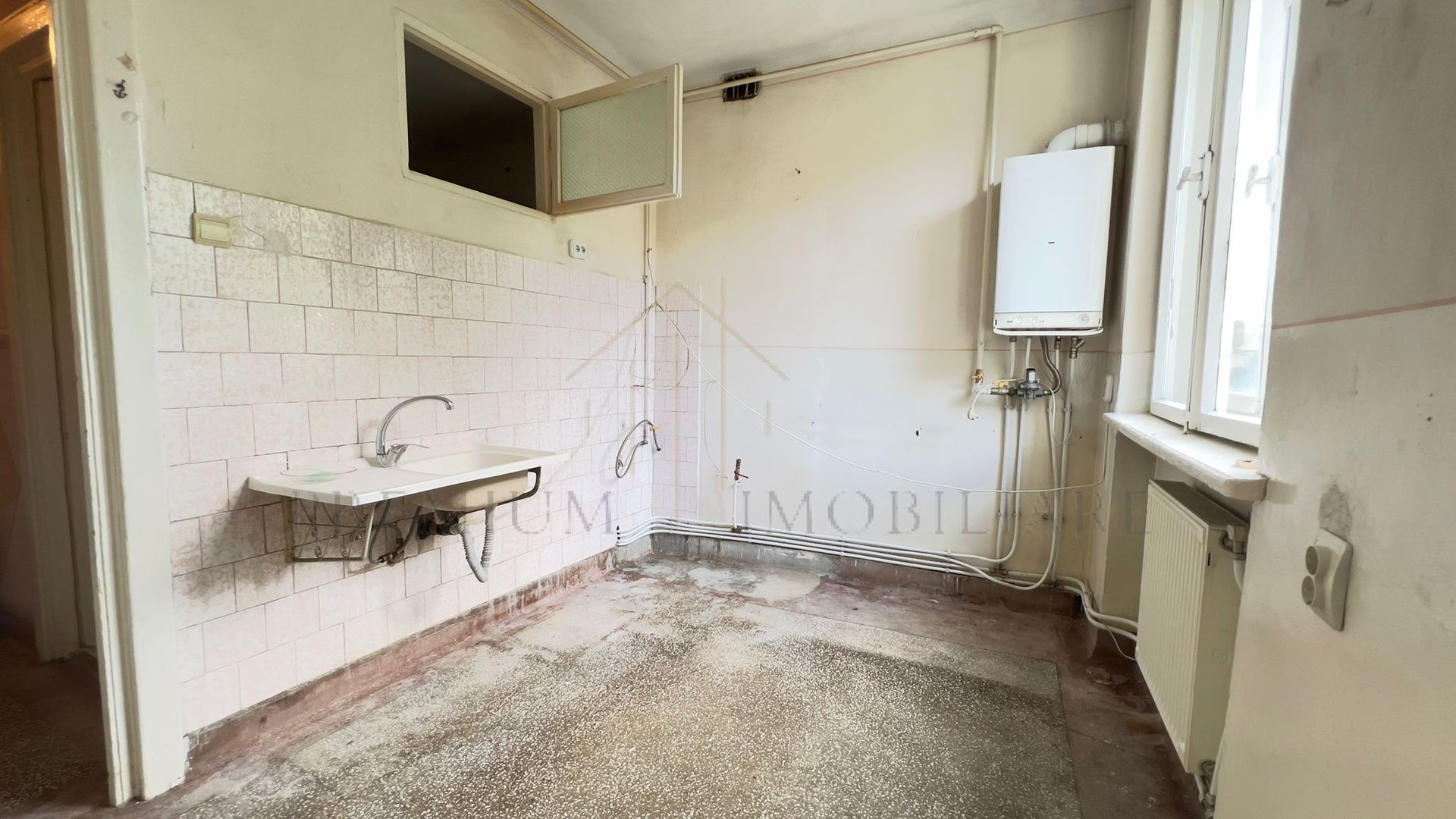 Apartament 2 camere etaj 1 cu boxa zona centrala - Poză 6