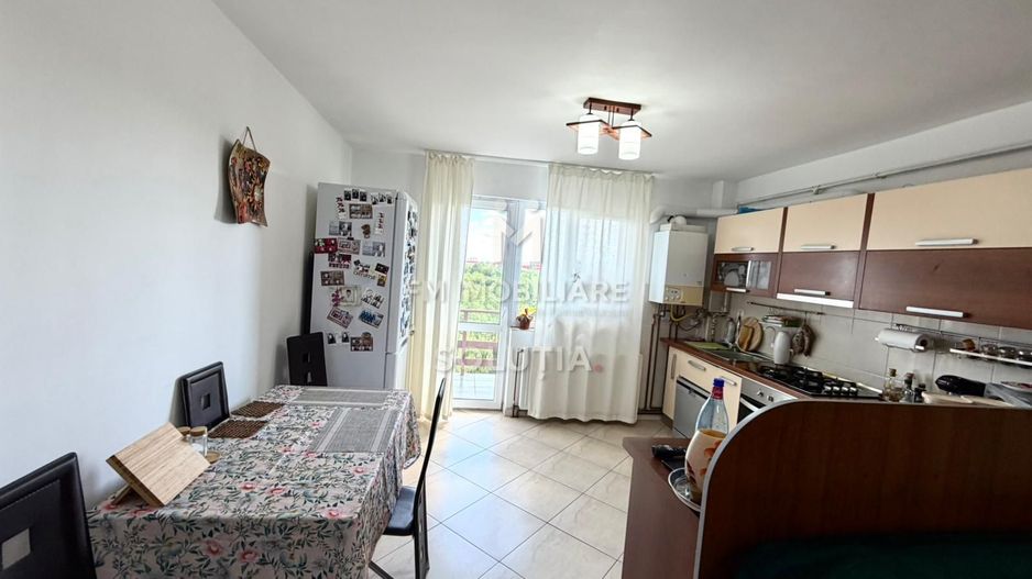Apartament 3 camere | Semidecomandat | Etaj 3 | Loc de parcare | Zona - Poză 4