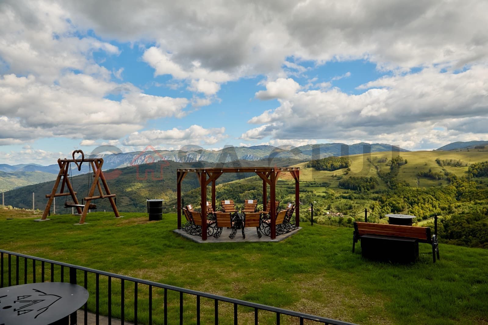 Afacere de vanzare, 2 cabane+sala de evenimente, la cheie, Apuseni! - Poză 23