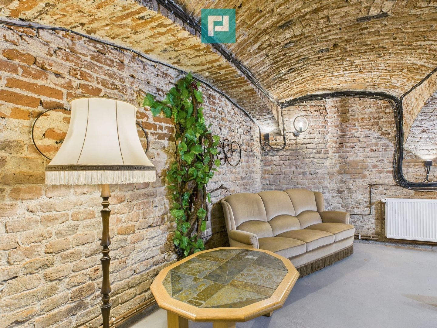 Eleganță subterană - pivniță exclusivistă Arad - Poză 2