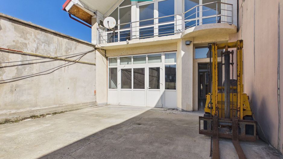 Spațiu comercial pe 2 nivele în Caransebeș - Poză 2