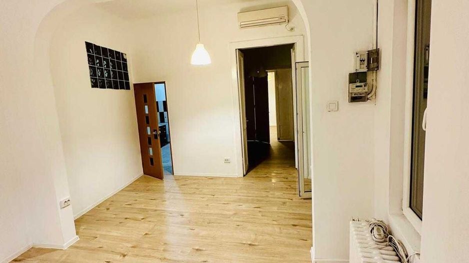 PIATA ROMANA, Proprietar , apartament 3 camere in vila - Poză 3
