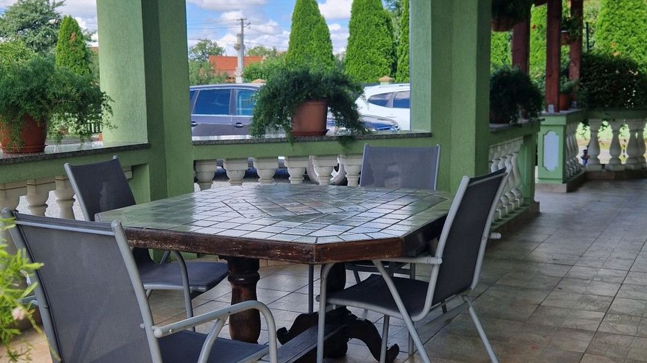 Vand casă  350 mp cu teren 55 arii in localitatea Iojib - Poză 2