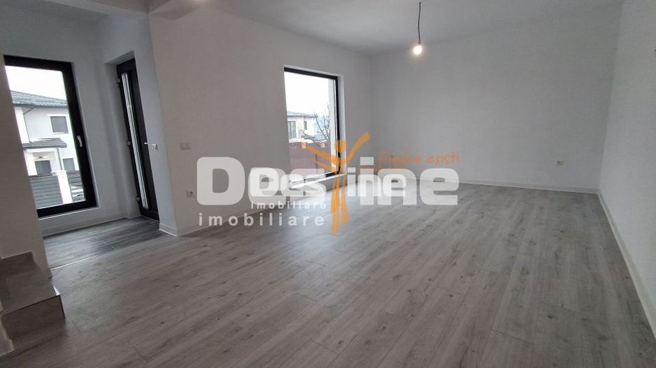 CASĂ tip duplex, situata in Valea Adanca - Poză 8