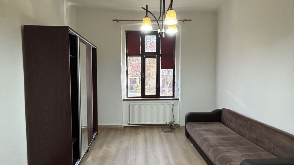Apartament 2 camere,curte comuna/4 proprietari - Poză 3