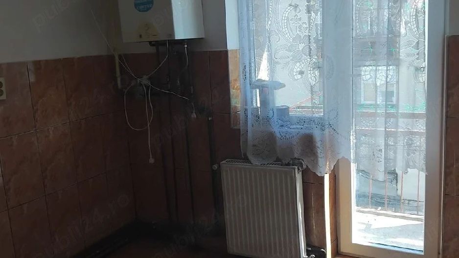 BRASADAS vinde garsoniera 37 mp. la etajul 3 pe Ostrovului. - Poză 2