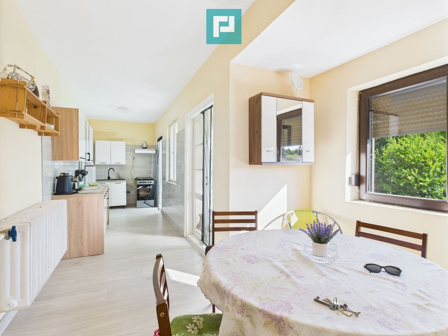 Casă 3 camere renovată cu potențial în Ketegyhaza - Poză 3