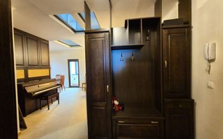 Comision 0 - Apartament în vilă, spațios, priveliște spre cabana Postăvaru - Poză 8