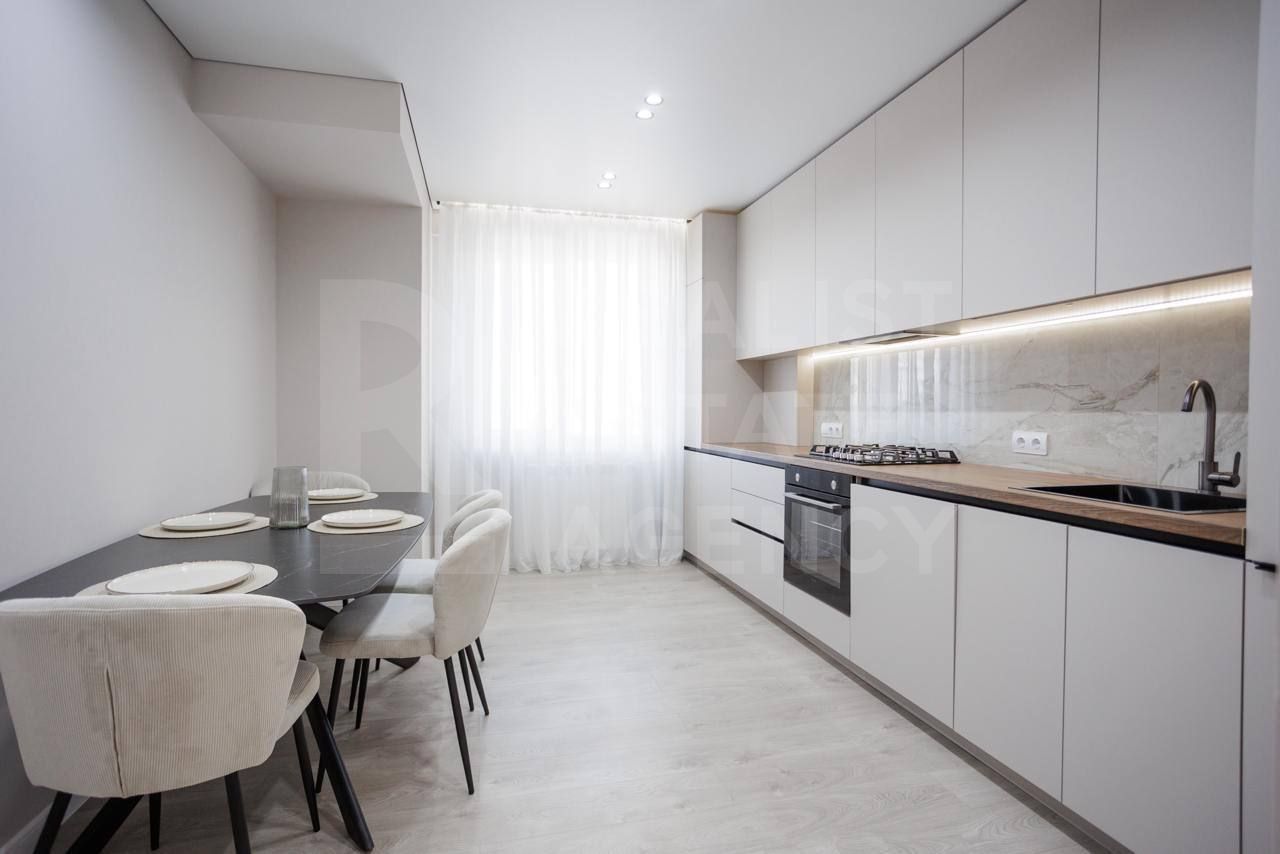 Vânzare, apartament, 2 odăi + living, str. Ion Buzdugan, Buiucani - Poză 3