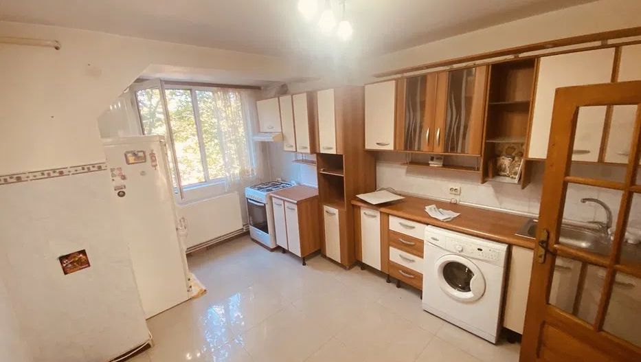 Apartament 3 camere Tiglina 2 - Poză 1