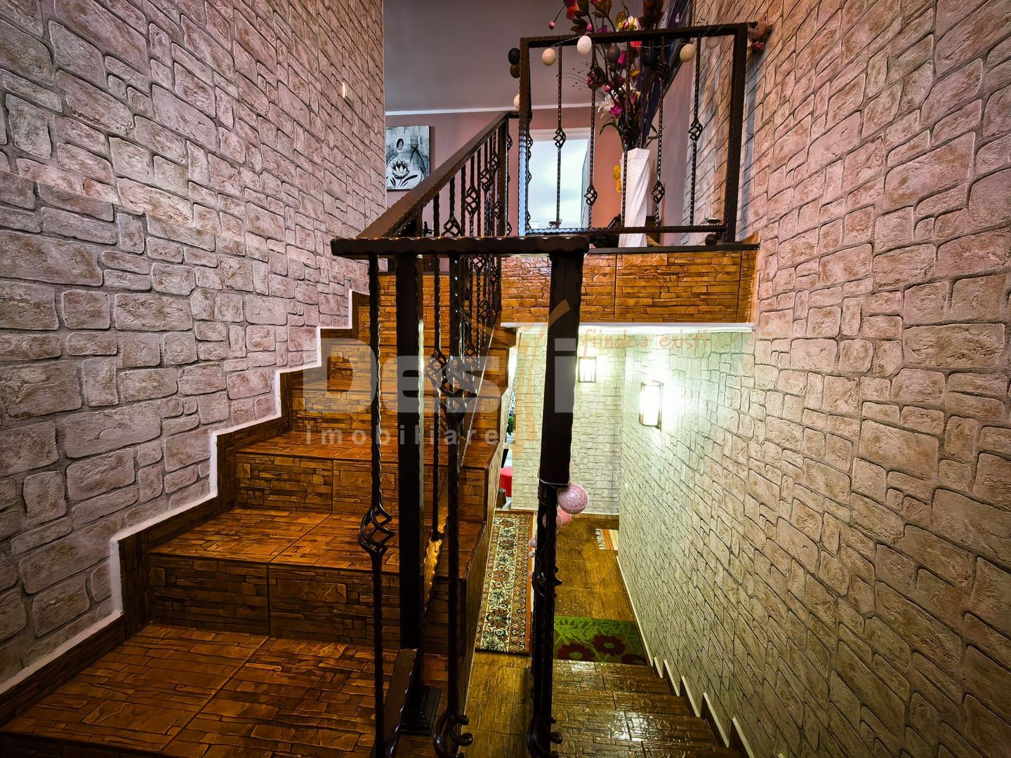 Vila cu etaj si mansarda, teren 7.200 mp, 1.550 mp intravilan - Poză 12