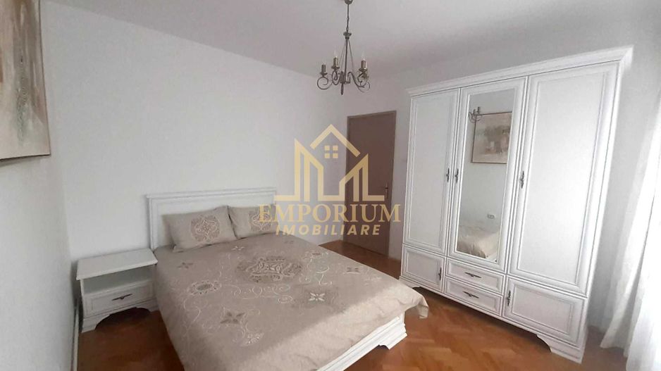 3 camere, decomandate, Parcare, Andrei Muresanu, zona Parcului Engels - Poză 1