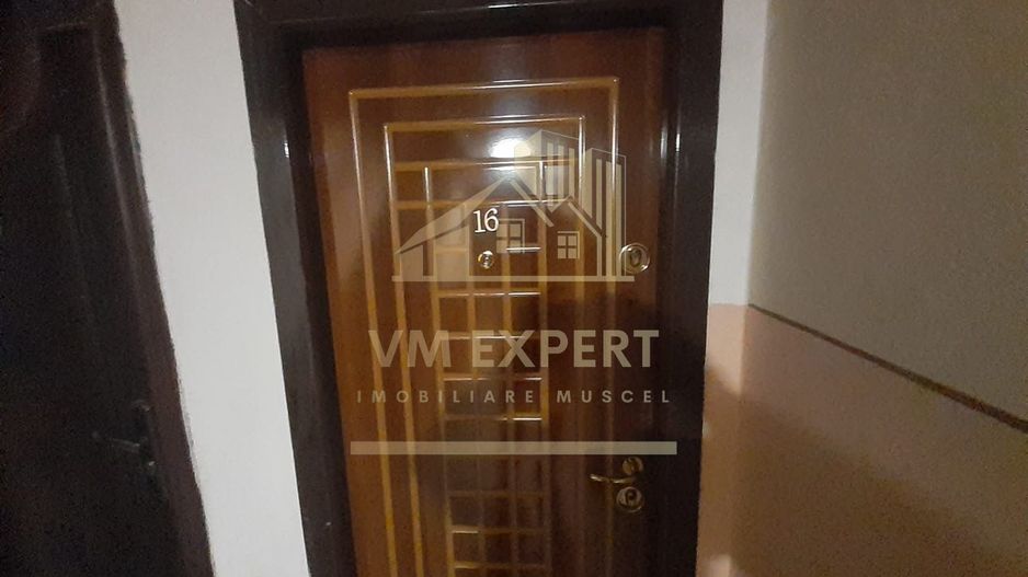 APARTAMENT 3 CAMERE ETAJ 2 ROTUNDA  CAMPULUNG - Poză 13