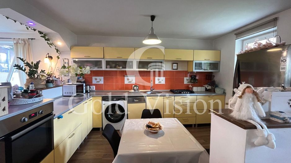 Casa de vanzare in Livezeni,Mures de 152 mp cu teren de 971 mp - Poză 2