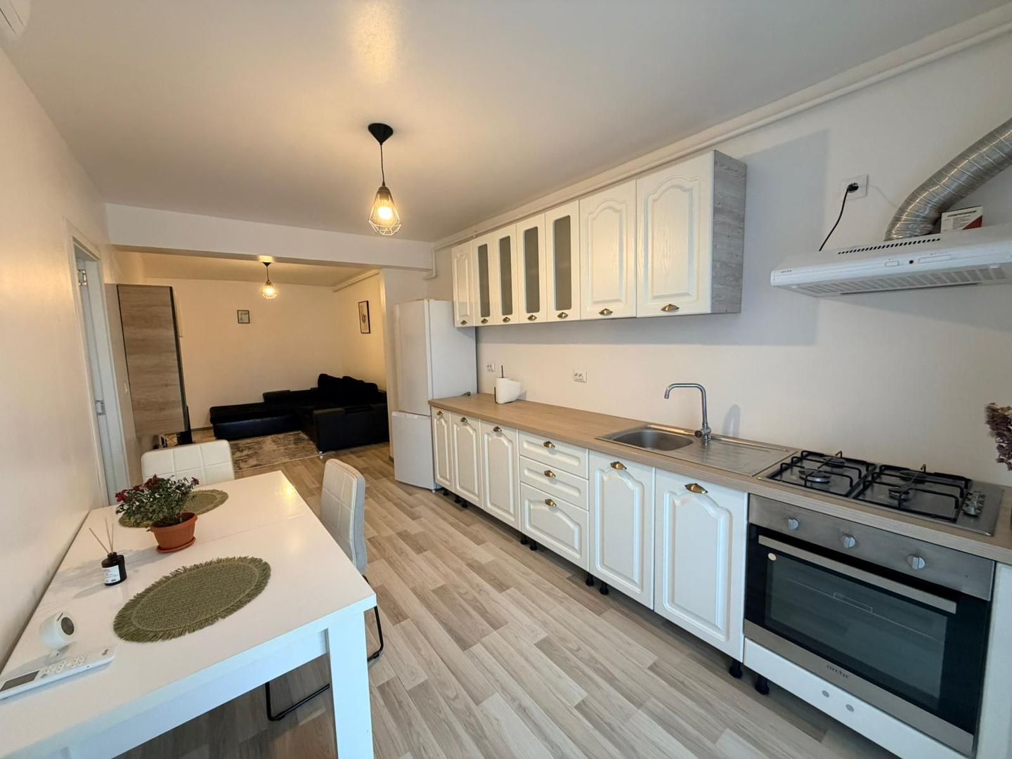Apartament 2 camere, etaj intermediar, garaj, zona Corneliu Coposu - Poză 2