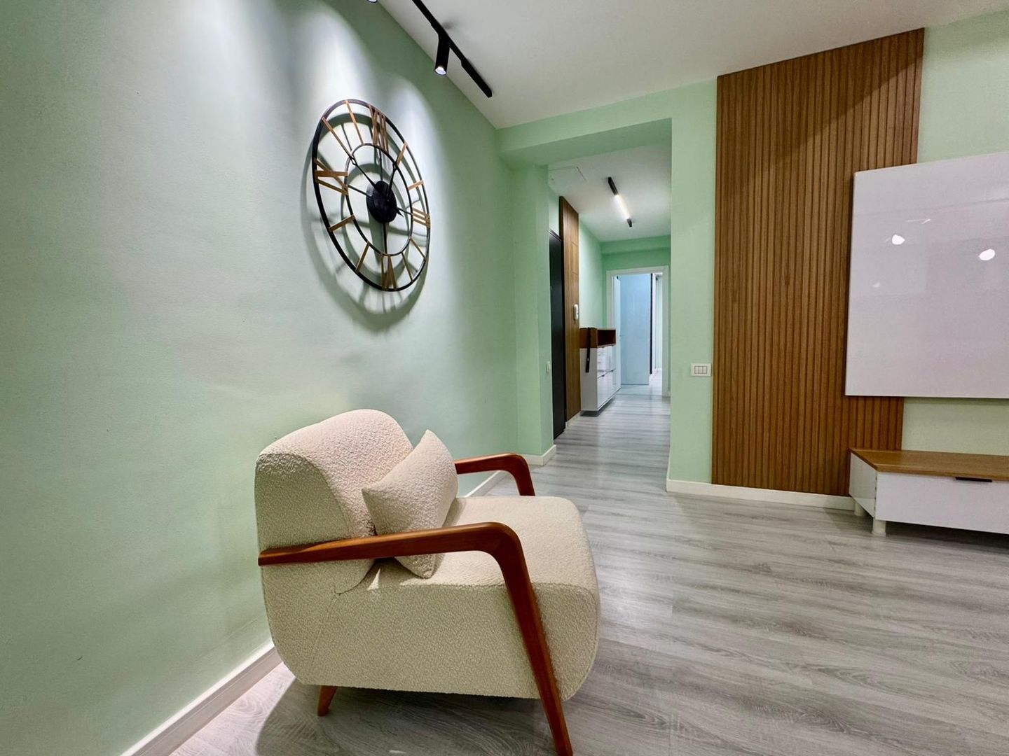 COSMOPOLIS - Apartament cu 3 camere si gradina, mobilat si utilat. - Poză 4