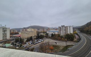 Pethouse de închiriat in centru Resitei - Poză 1
