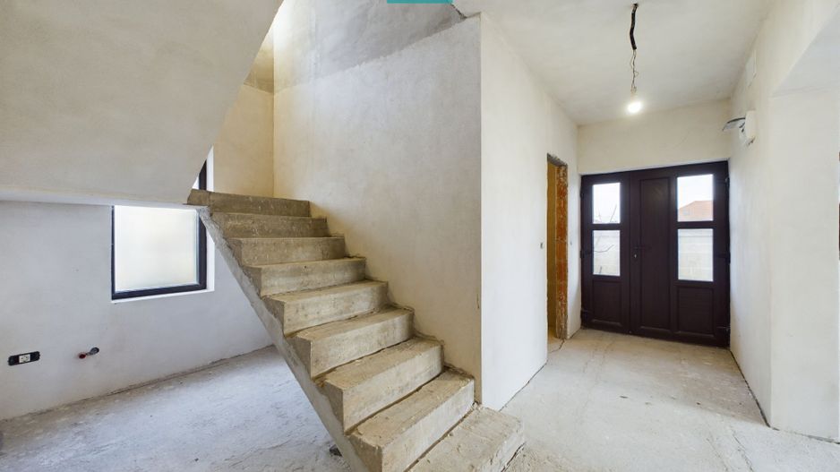 Casă la gri în Livada - Poză 6