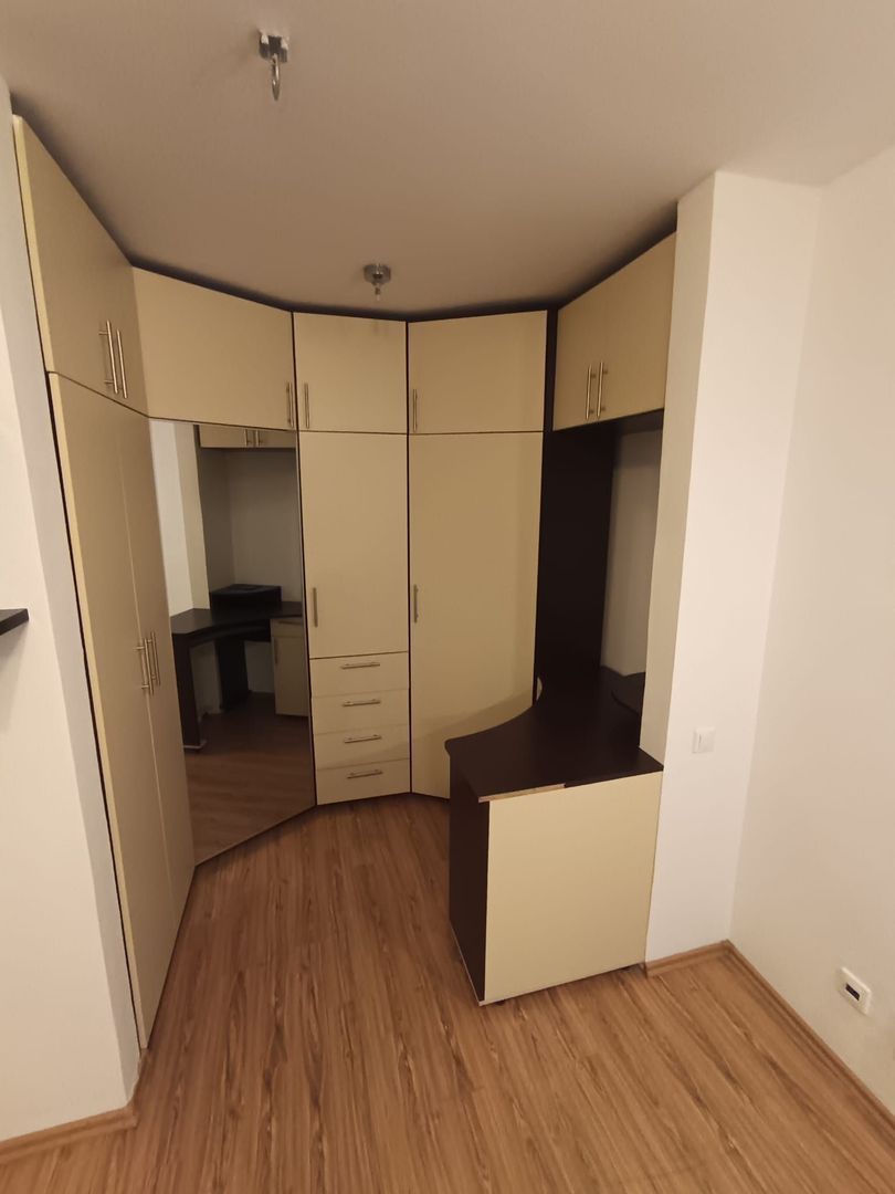Garsoniera spatioasa., disponibila imediat, centrala proprie, loc de parcare - Poză 6