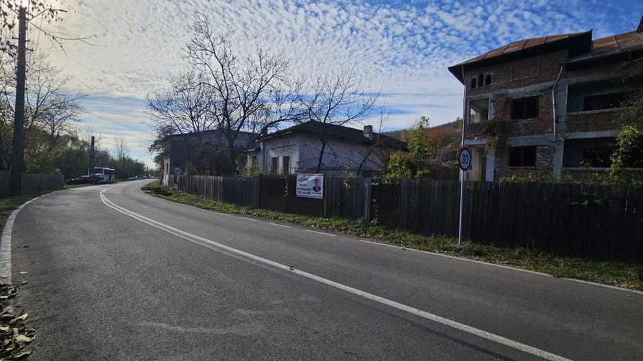 Proprietate deosebită în orașul Ștefănești, intrare pe strada Izvorani - Poză 9