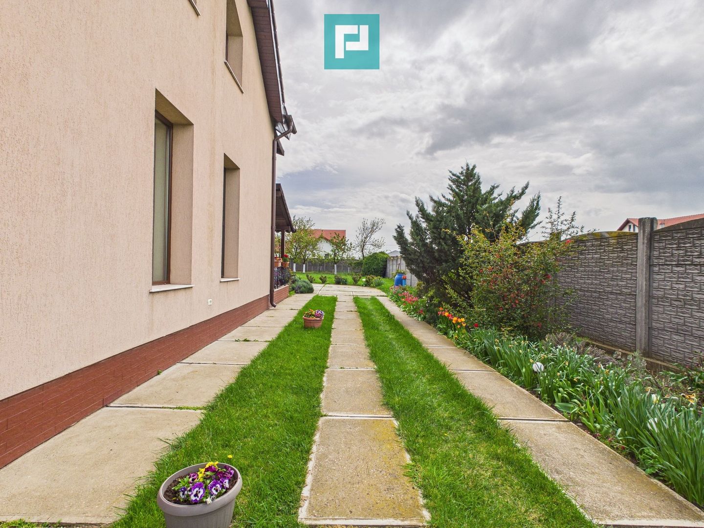 Vilă cu 6 camere și teren generos în Șagu - Poză 13