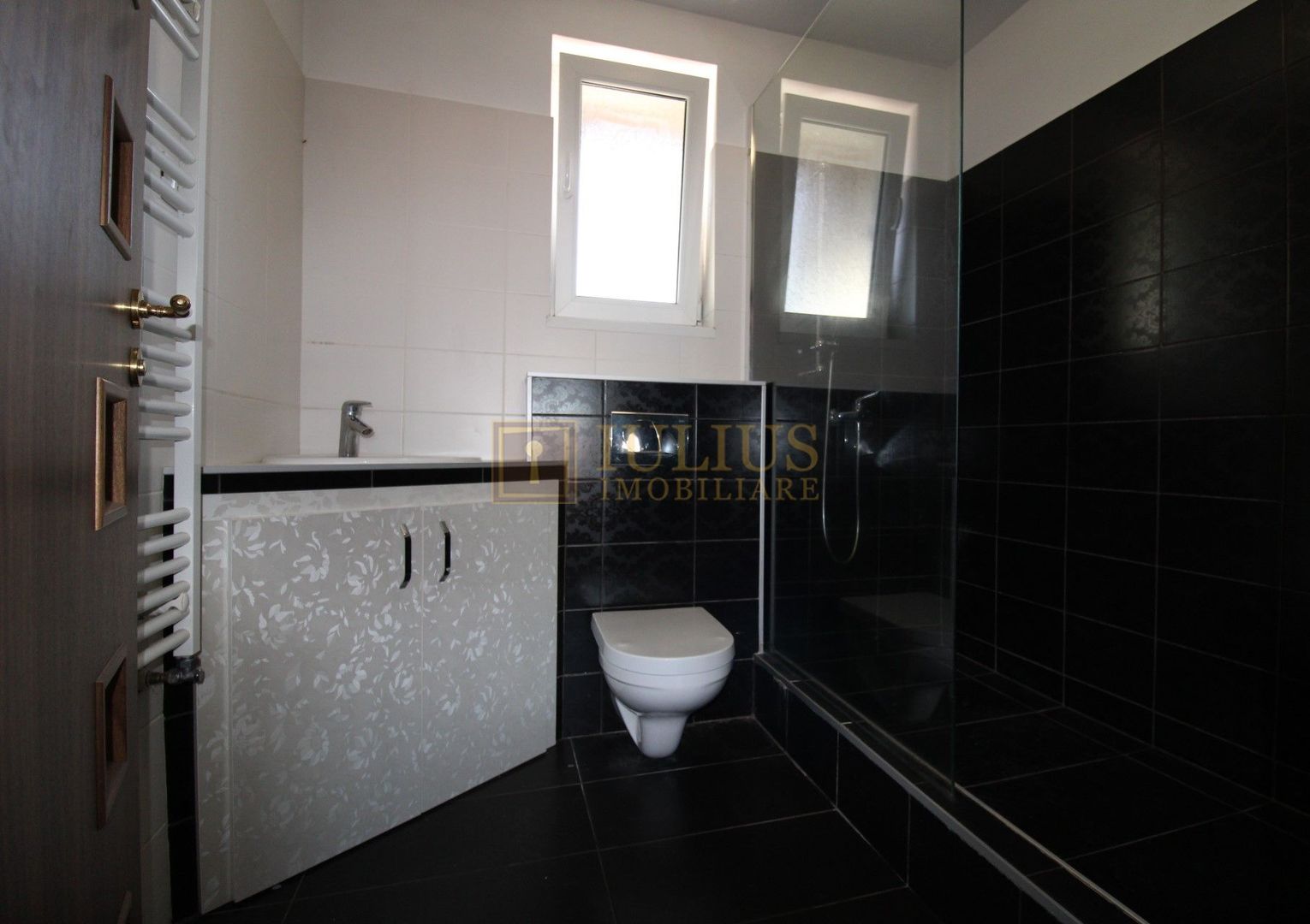 apartament la curte, 2 băi, loc de parcare, zona linistita, dressing - Poză 12