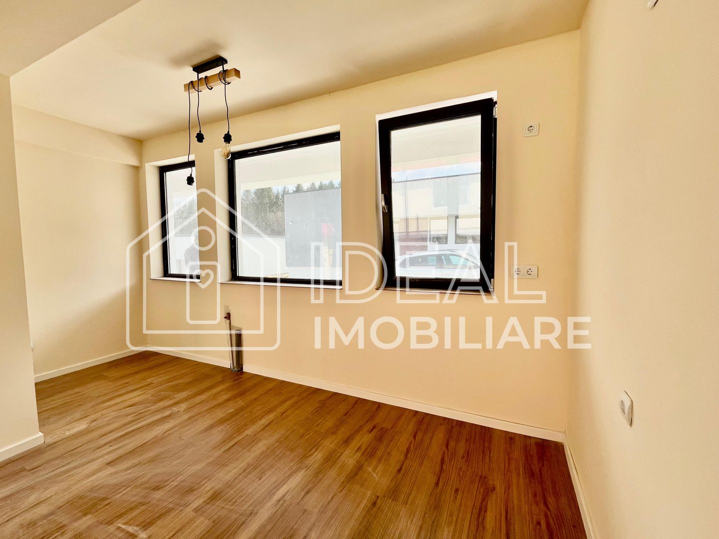 Casa cu 3 camere | 85mpu | Tocile - Poză 14