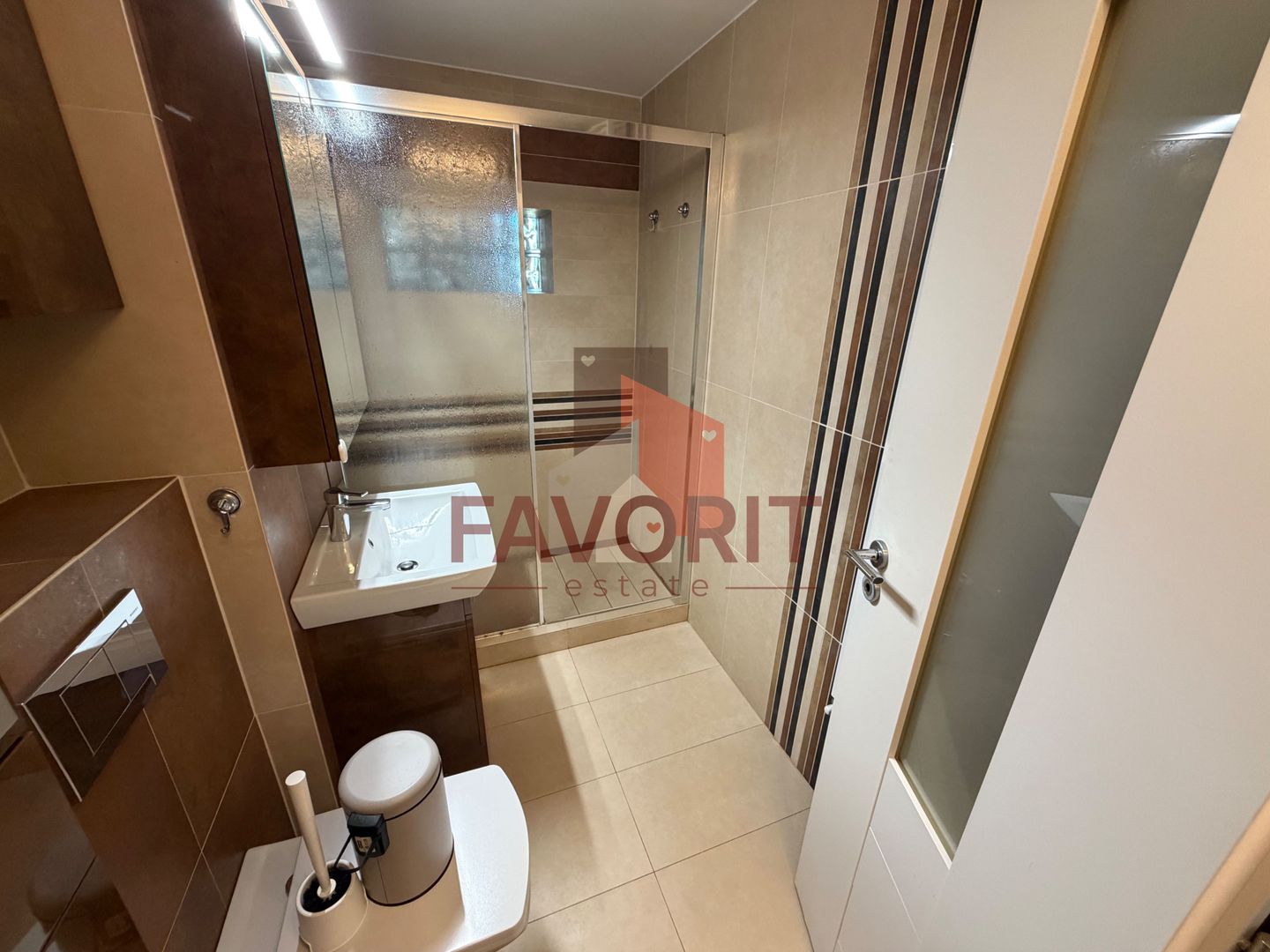 Etaj 2. Disponibil imediat. Garaj. Pozitie excelenta - Poză 19