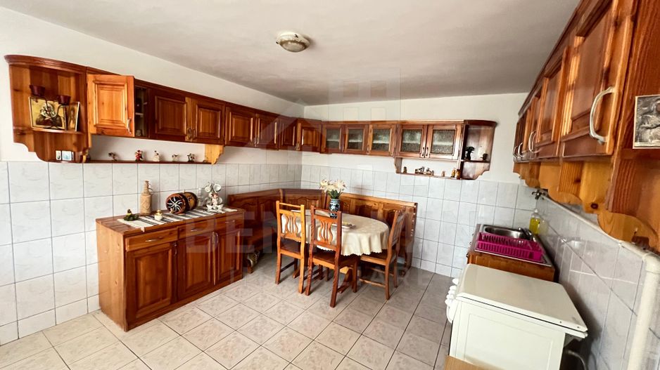 De-Vanzare-Case-16-Camere-400mp-Utili-1100mp-Teren-Sacele-Brasov - Poză 10