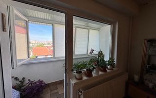 Apartament decomandat cu 3 camere in Florilor, strada Crinului - Poză 3
