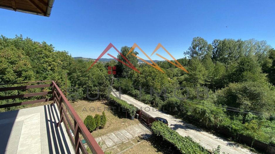 Vila de vanzare, teren 3100 mp, 7 camere, 6 grupuri sanitare, 3 CT, an 1997 - Poză 41