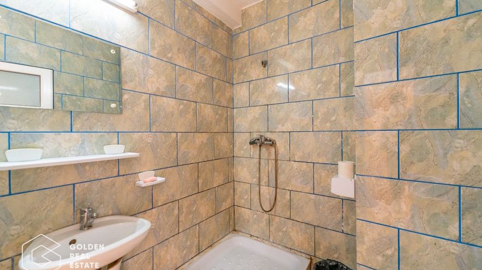 Cladire cu 24 camere, langa Castelul Regal Savarsin - Poză 10