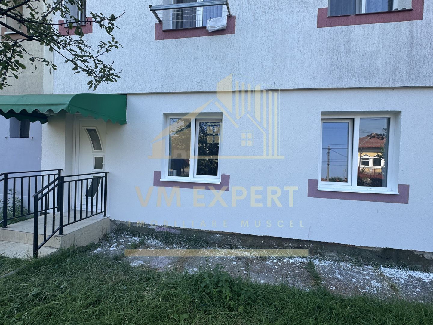 SPAȚU COMERCIAL 34 MP CAMPULUNG VIZAVI DE CENTRU MEDICAL CLUBUL SANATĂȚII - Poză 24