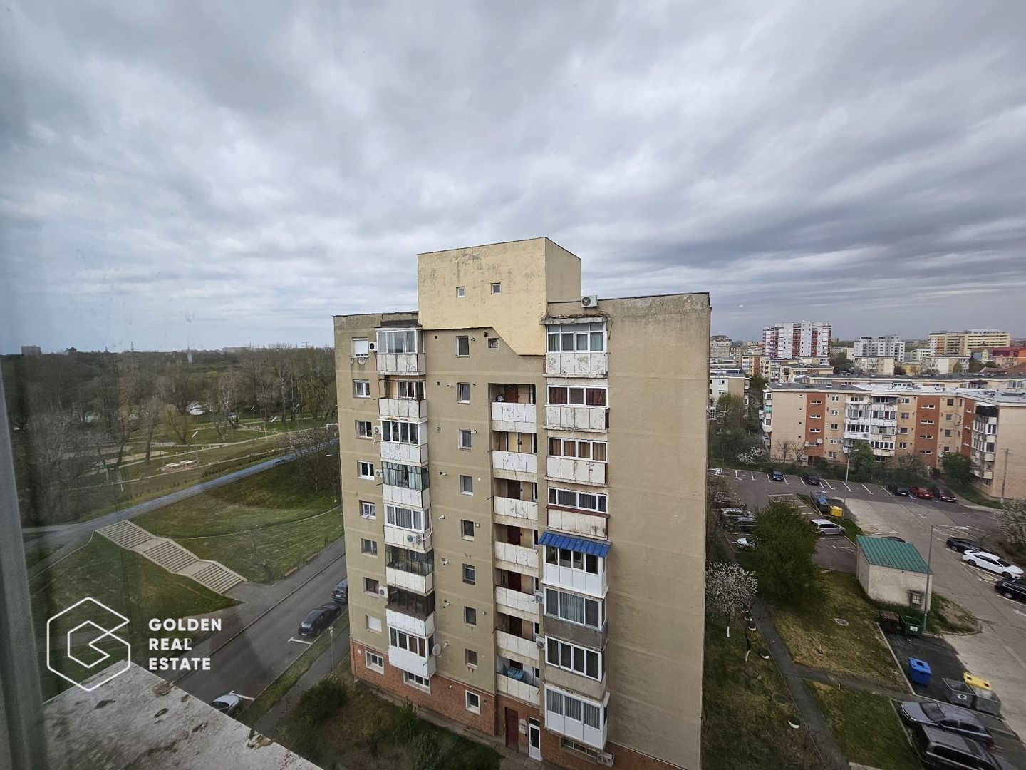 Apartament cu 5 camere ,Micalaca, zona 300 - Poză 11