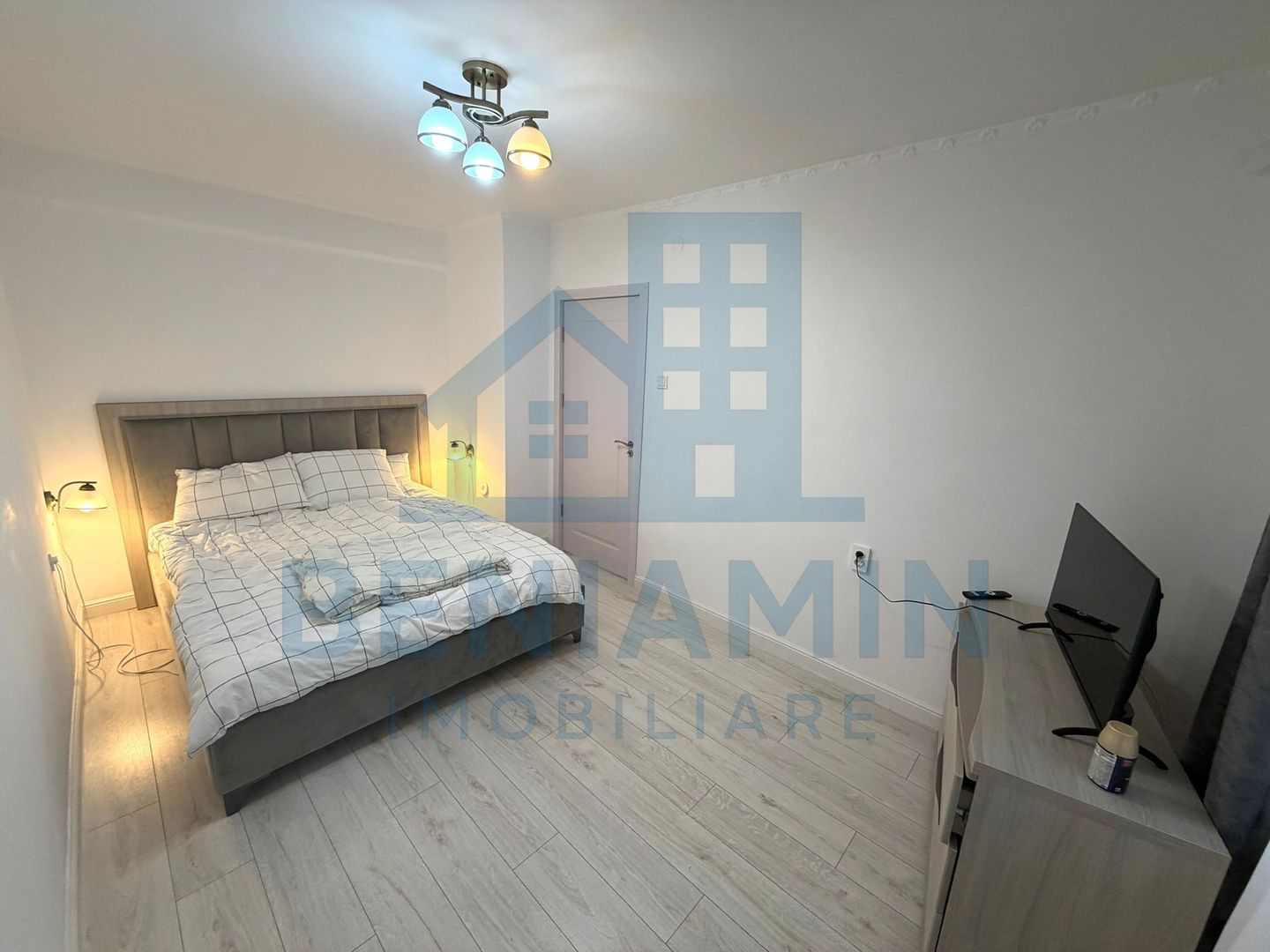 Apartament 2 camere ultracentral -str Stefan cel Mare- renovat modern - Poză 1