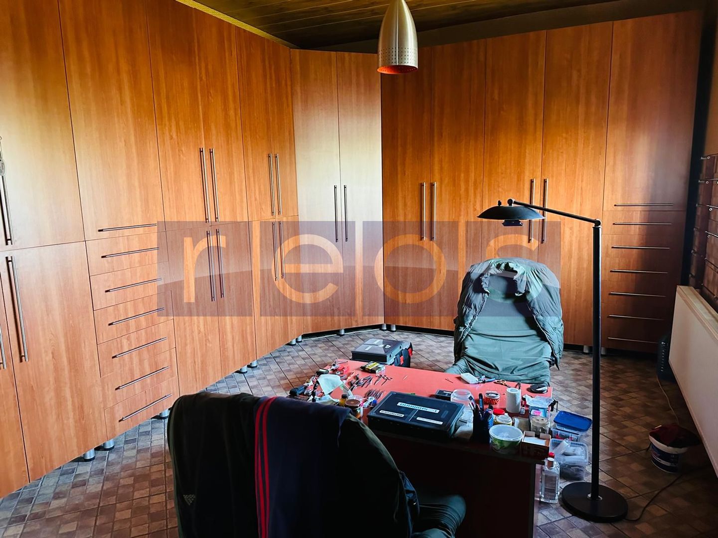 VILA DE VANZARE PE LAC | CREVEDIA | 7 CAMERE - Poză 15