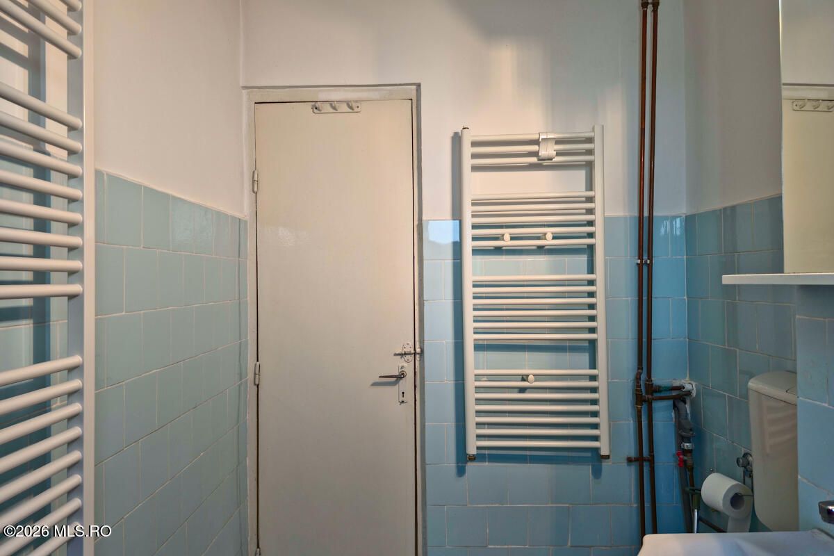 Soarelui - Scoala 30 - 3 Camere, Decomandat, 2 Bai, Etaj 2, Centrala - Poză 15