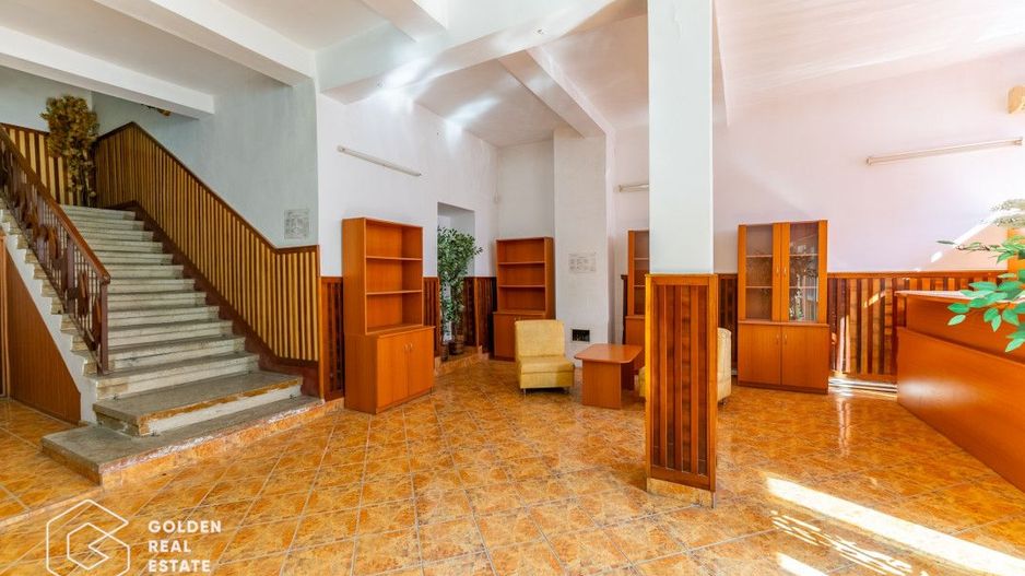 Cladire cu 24 camere, langa Castelul Regal Savarsin - Poză 3