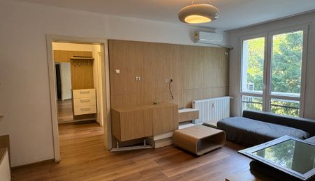 Apartament cu 3 camere - Metrou Costin Georgian - bd. 1 Decembrie 1918